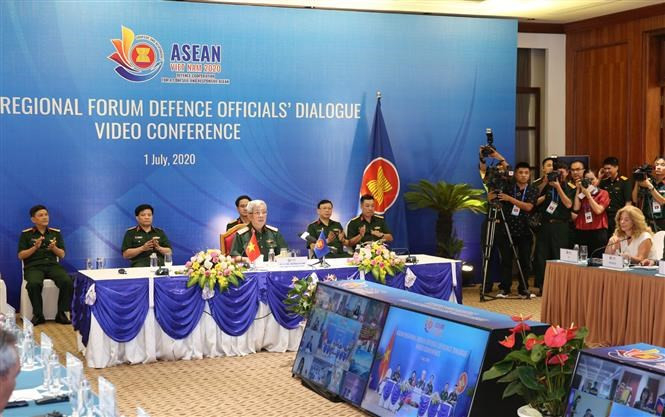 El viceministro de Defensa Nacional, general Nguyen Chi Vinh, asistió a la teleconferencia (Foto: VNA)