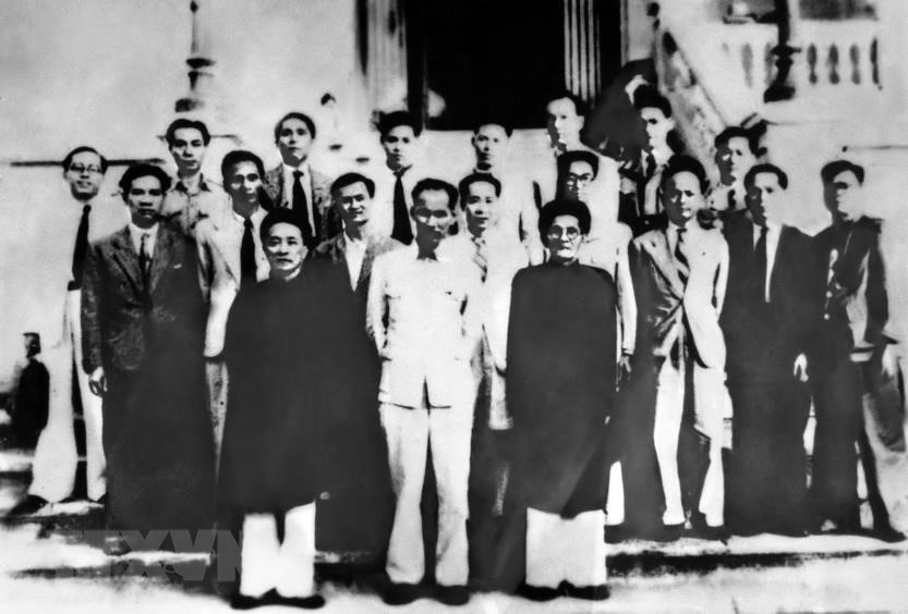 El Presidente Ho Chi Minh y los miembros del Gobierno de la República Democrática de Vietnam elegidos el 3 de noviembre de 1946 en la primera Asamblea Nacional. (Foto: VNA)