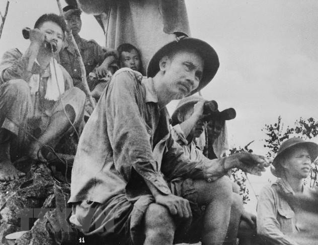 El presidente Ho Chi Minh observó de cerca los movimientos de las bases enemigas en Dong Khe, abriendo la Operación Fronteriza (16 de septiembre de 1950). (Foto: VNA)