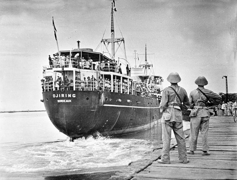 El barco de Djiring que transportaba a las tropas francesas se retiró del muelle de Sau Kho (Hai Phong), el 13 de mayo de 1955, marcando la liberación total del Norte de Vietnam. (Foto: VNA)