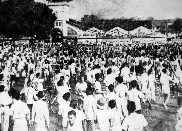Decenas de miles de compatriotas de Saigón salieron a las calles para protestar contra la entrada de los dos buques de guerra estadounidenses Anderson y Sticker en Saigón (19 de marzo de 1950). (Foto: VNA)