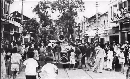 Capitalinos escucharon el llamado del presidente Ho Chi Minh a la resistencia nacional en diciembre de 1946. (Foto: VNA)