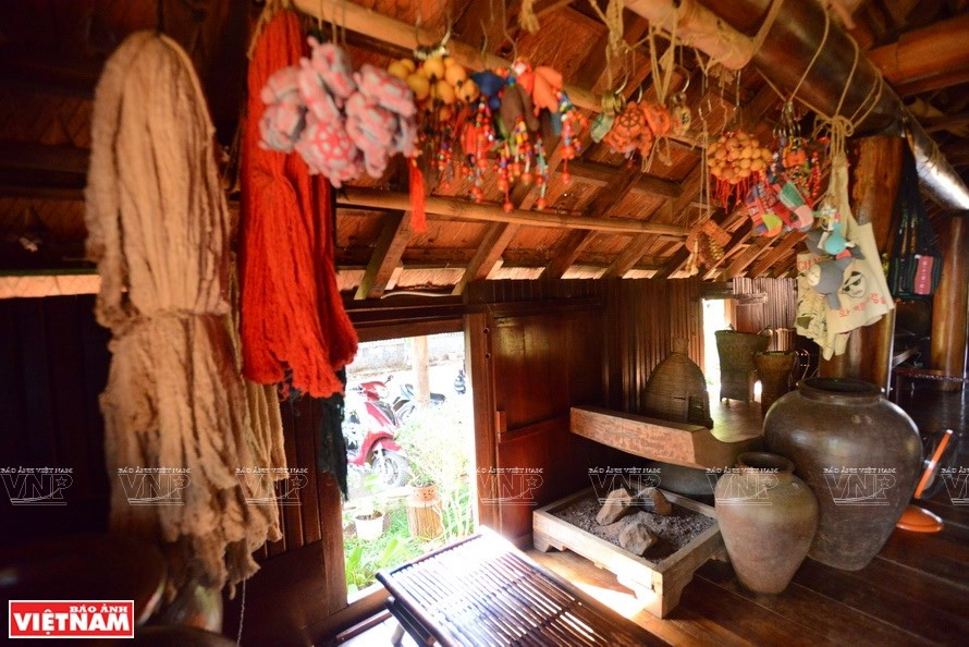 La segunda mitad es "Oh", donde la familia vive y prepara la cocina (Foto: VNA)