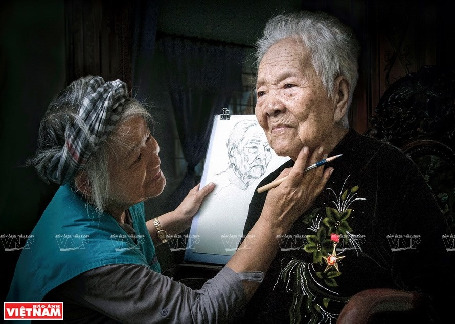 “Má vui lên nhé” (Anímate, mamá) - Autor: An Dung (Fuente: VNP)