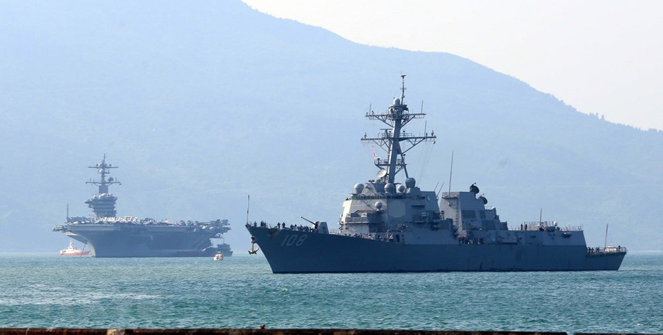 El 5 de marzo de 2018, los barcos de la Marina de los EE. UU., que son el portaaviones USS Carl Vinson (CVN 70), el USS Lake Champlain (CG-57) y el destructor USS Wayne E. Meyer (DDG-108) visitaron la ciudad de Da Nang. (Foto: VNA)