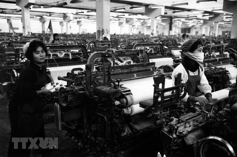 Los trabajadores de la Fábrica Textil 8 de marzo (Foto: VNA)