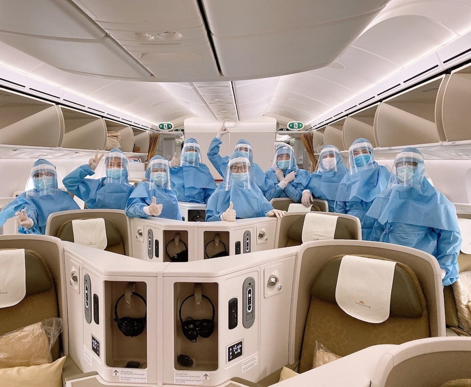 Los pilotos y los aeromozos usan ropas protectoras durante los vuelos (Foto: cortesía de Vietnam Airlines)