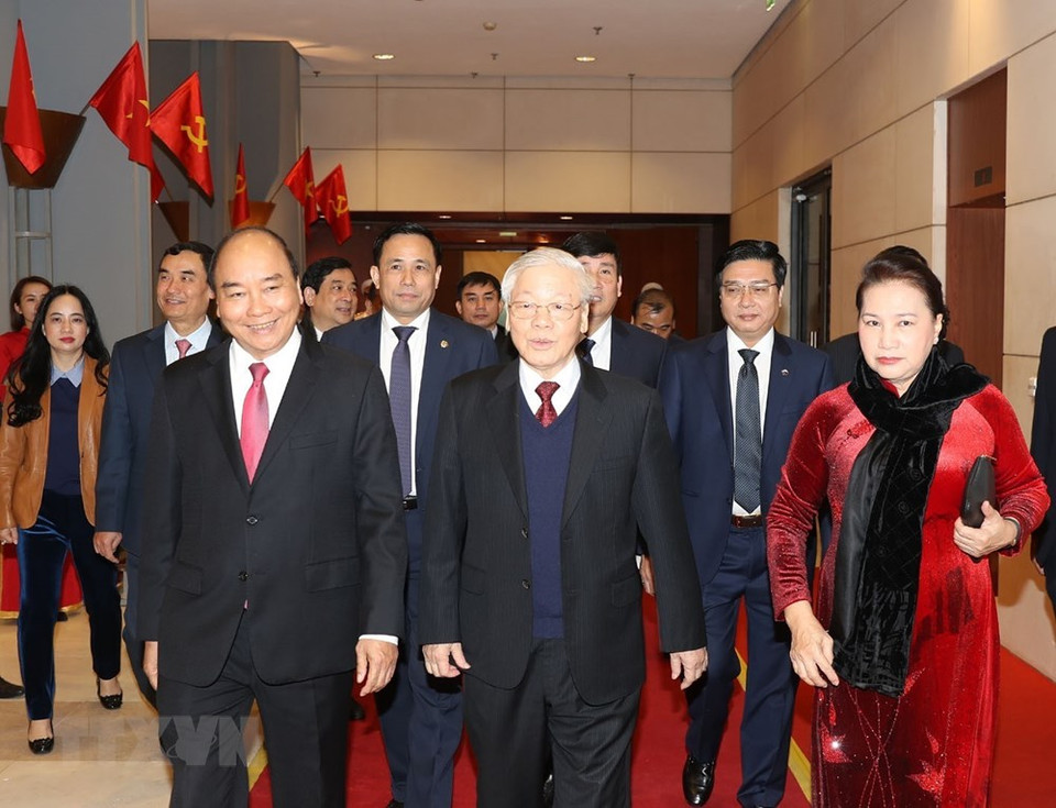 El secretario general del Partido y presidente, Nguyen Phu Trong, el primer ministro Nguyen Xuan Phuc y la titular de la Asamblea Nacional, Nguyen Thi Kim Ngan, asisten a la ceremonia. (Foto: VNA)