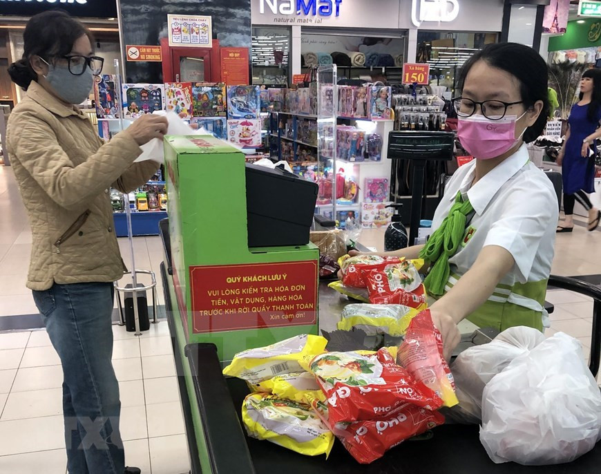 Durante los fines de semana, el número de clientes se reduce de forma notable debido a que la población minimiza su salida (Foto: VNA)