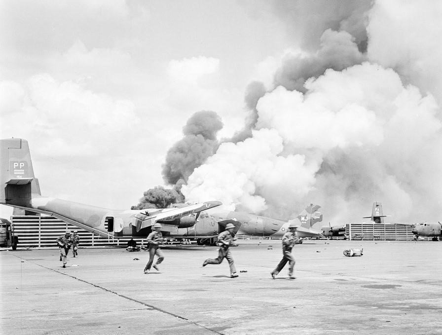 Las tropas del Ejército de Liberación ocuparon el aeropuerto Tan Son Nhat en la histórica campaña de Ho Chi Minh en abril de 1975. (Foto: VNA)
