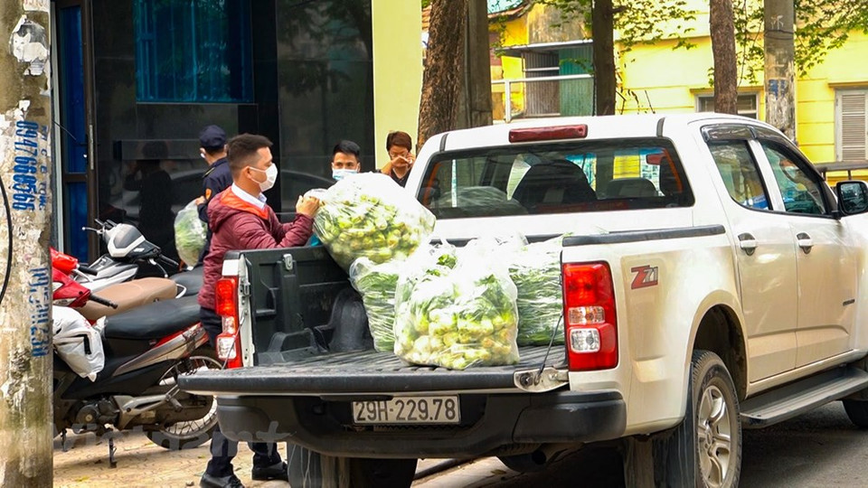 Las autoridades garantizan suministros de productos a los pobladores del área de cuarentena (Foto: Vietnam+)