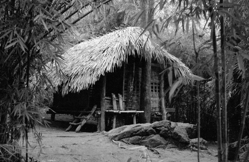 Lugar donde el Tío Ho trabajó durante los días en la zona de actuación de guerrilla en la provincia norteña de Tuyen Quang. Tío Ho convocó una conferencia el 4 de junio de 1945, en la cual decidió unificar las fuerzas armadas en el Ejército de Liberación. (Foto: VNA)