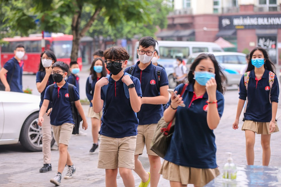 Anteriormente, se centró en la desinfección ambiental en la escuela. También prepararon 10 mil mascarillas para entregar a los estudiantes en el día de regreso. (Foto: VNA)