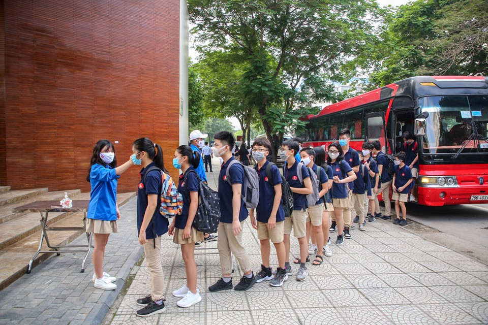 En la Escuela Intermedia Marie Curie, en Hanoi, los alumnos regresaron a la escuela (Foto: VNA)