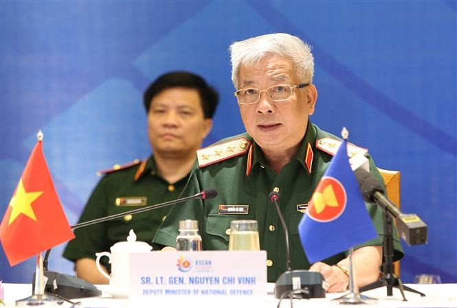 El viceministro de Defensa Nacional, general Nguyen Chi Vinh, intervino en la teleconferencia (Foto: VNA)