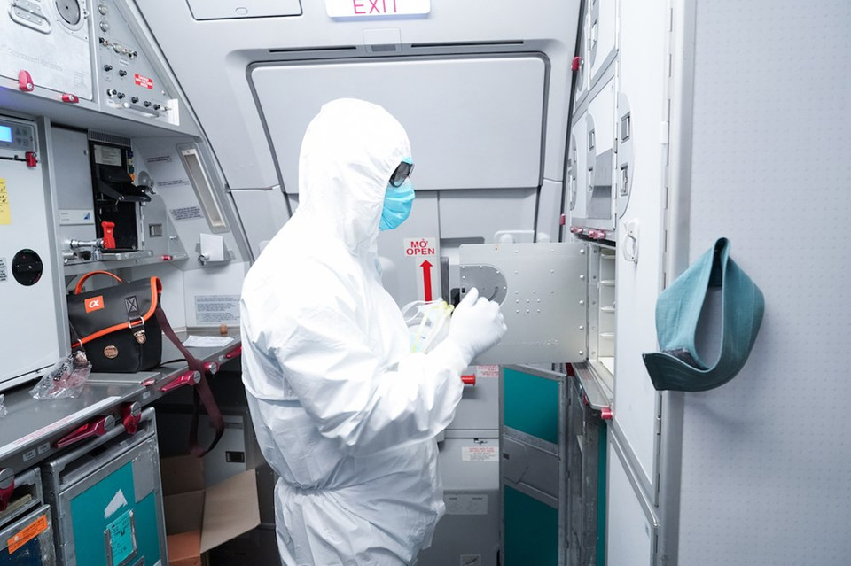 Tripulación de Vietnam Airlines y equipo médico del vuelo especial (Foto: Vietnam Airlines)