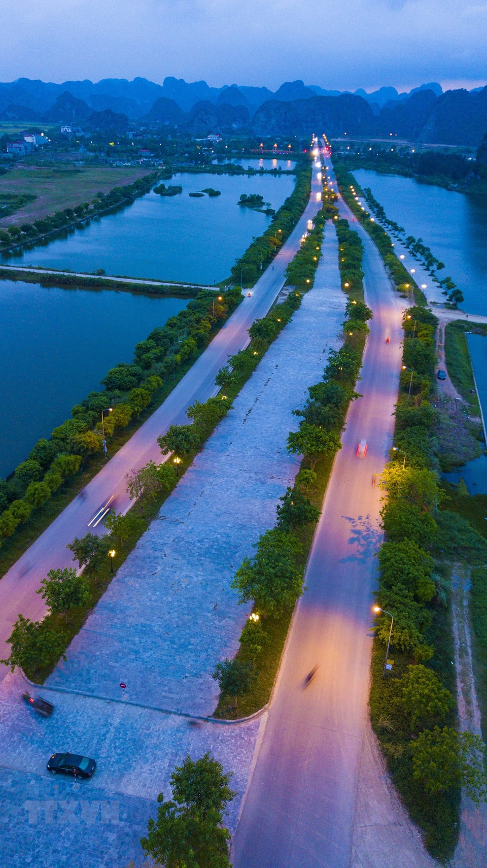 Ninh Binh lleva las características de la historia cultural milenaria de la antigua capital imperial con sus paisajes naturales. (Foto: VNA)