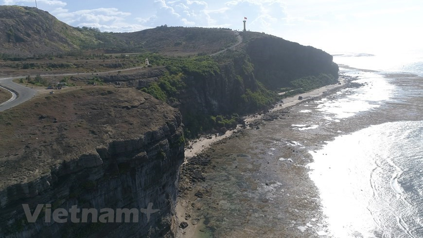 Las erupciones volcánicas han formado varias características hermosas en las islas, como la Cueva Cau (Foto: VietnamPlus)