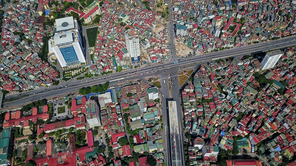 La sección de cruce de Nga Tu Vong-Nga Tu So, de casi 2 km, se ha completado. (Foto: VNA)