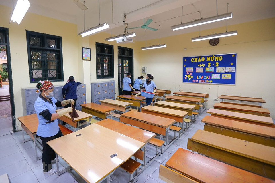 Antes el riesgo del contagio del nuevo coronavirus (2019-nCoV), muchas escuelas en Vietnam iniciaron hoy la fumigación y la limpieza. (Foto: Vietnam +)