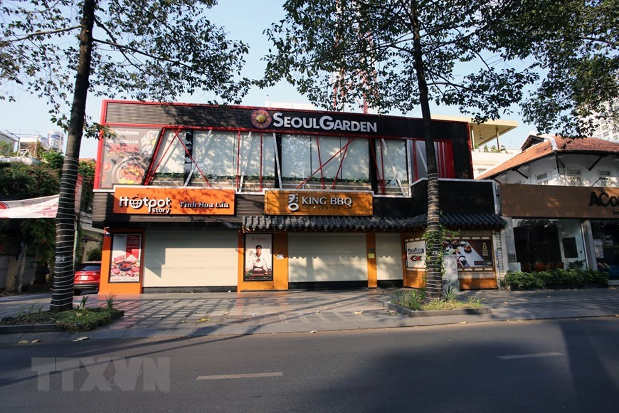 Los restaurantes en la calle Nam Ky Khoi Nghia en el Distrito 3, Ciudad Ho Chi Minh, detienen su operación en un esfuerzo conjunto con el gobierno local para contener la propagación de COVID-19 (Foto: VNA)