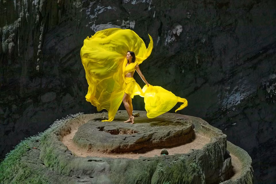 Miss vietnamita H´Hen Nie realizó un viaje de exploración en la gruta Son Doong, la más grande del mundo, ubicada en la provincia centrovietnamita de Quang Binh. (Foto: Vietnam+)