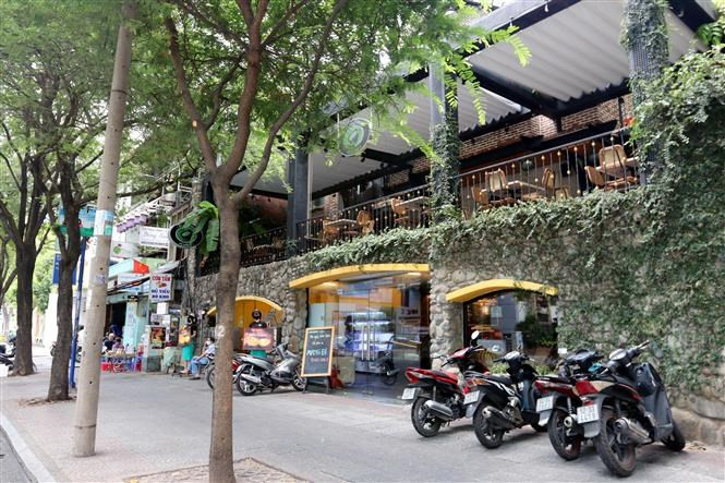 Las cafeterías y restaurantes se cierran (Foto: VNA)