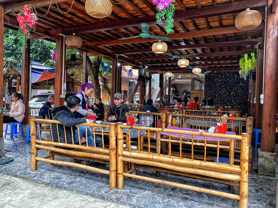 Durante la actual temporada, debido a COVID-19, los visitantes suelen utilizar las mascarillas (Foto: Vietnam+)