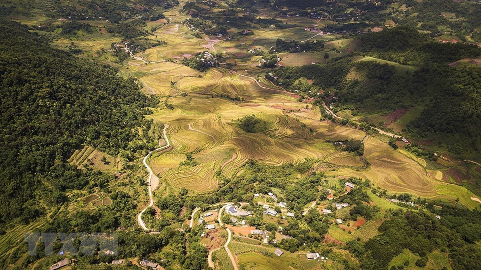 La vista desde arriba de los campos en terrazas en la comuna de Thach Yen (Foto: VNA)