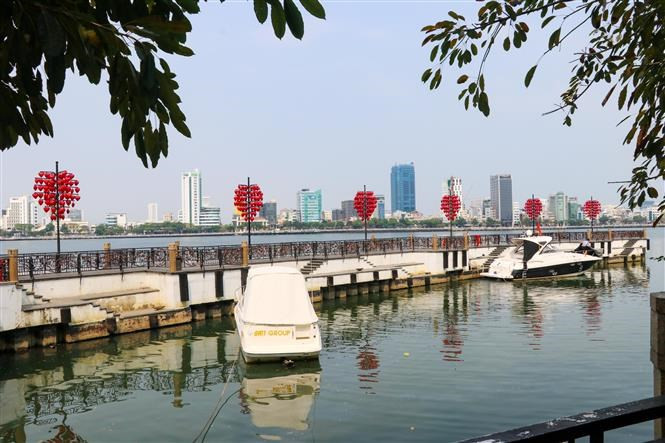 Un puente sobre el río Han está cerrado en la implementación de la política de distanciamiento social (Foto: VNA)