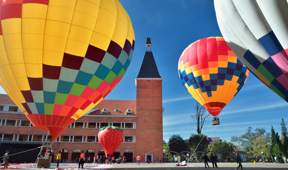 Pista de aterrizaje de globos aerostáticos en el campus del Colegio Pedagógico de Da Lat (Fuente:VNA)