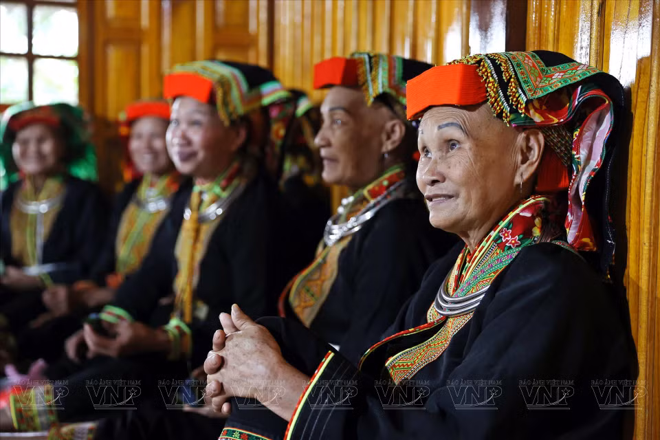 Para el grupo étnico Dao Lo Gang, los trajes no sólo para vestir, sino que también para mostrar la estética, las creencias y la espiritualidad (Fuente:VNA)