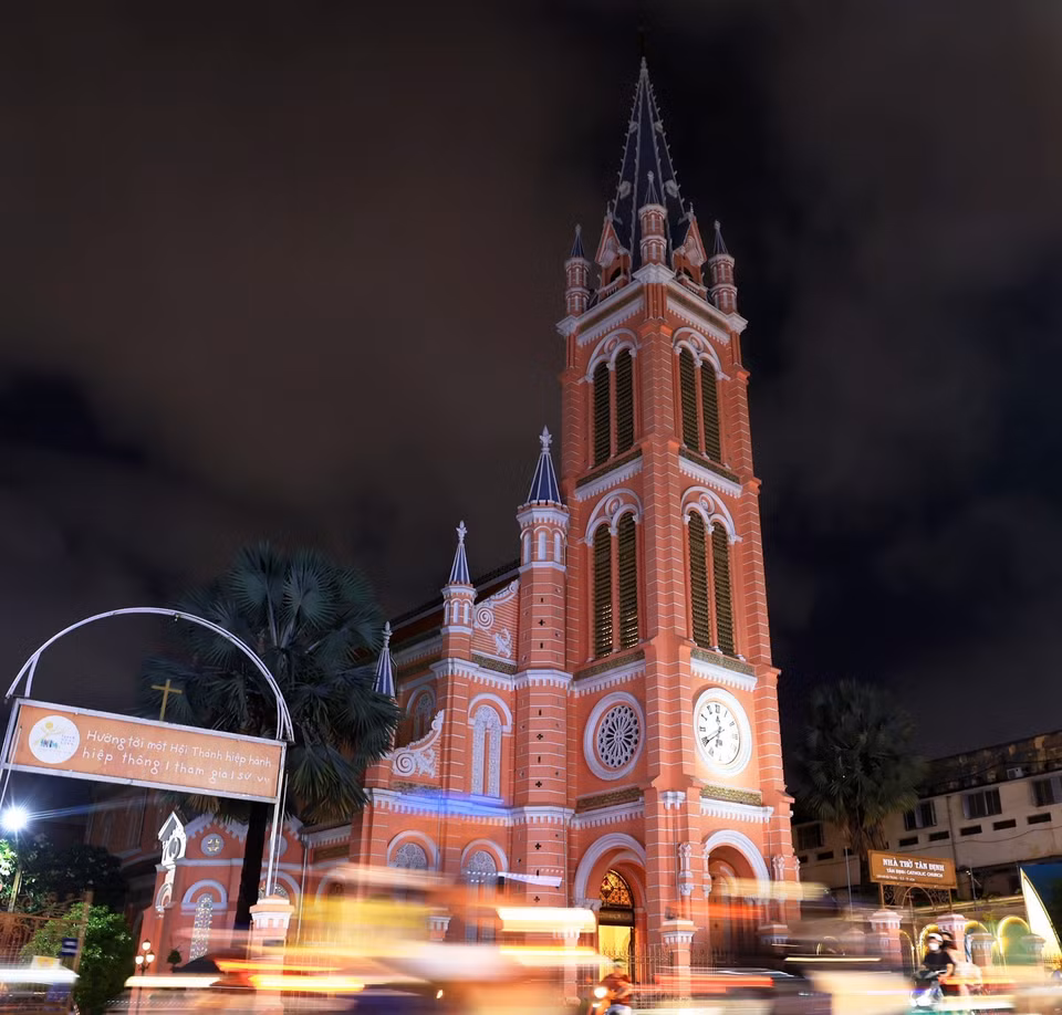 La iglesia Tan Dinh tiene casi 150 años y un estilo arquitectónico romano único. (Fuente:VNA)