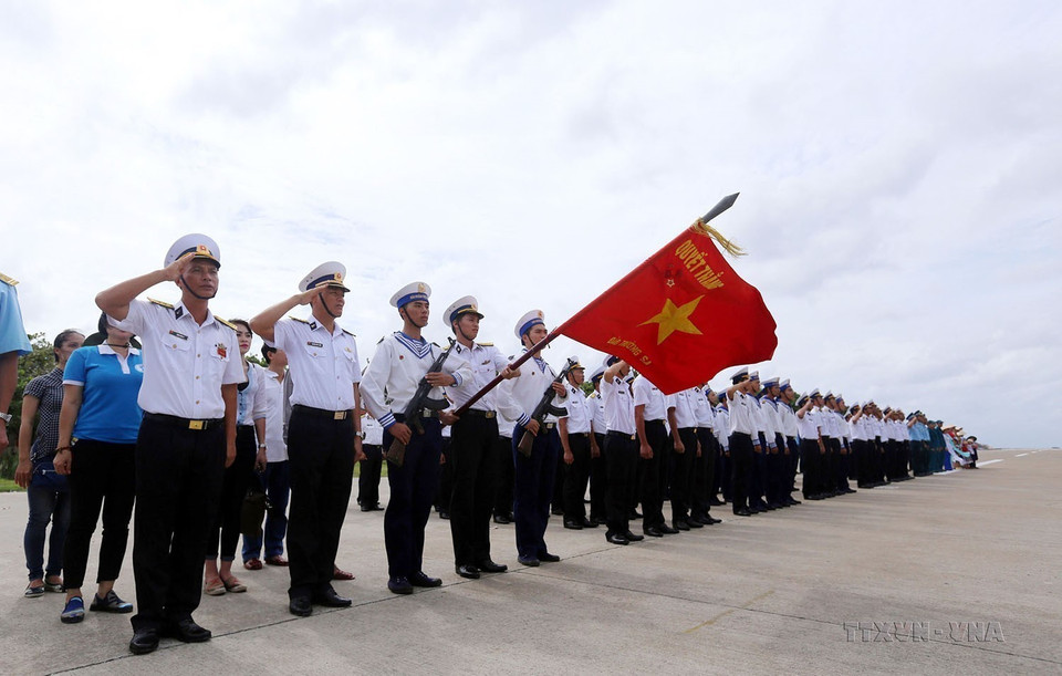 Soldados de Truong Sa montan día y noche la firme guardia y están dispuestos de sacrificar la vida para defender las islas y el mar territorial de la Patria (Fuente: VNA)