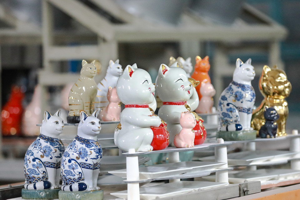 Gatos de cerámica acaban de cocerse en el horno (Fuente:VNA)