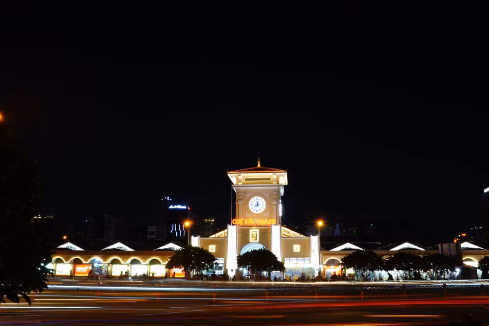 El mercado Ben Thanh por la noche deviene un destino atractivo para los turistas. (Fuente: VNA)