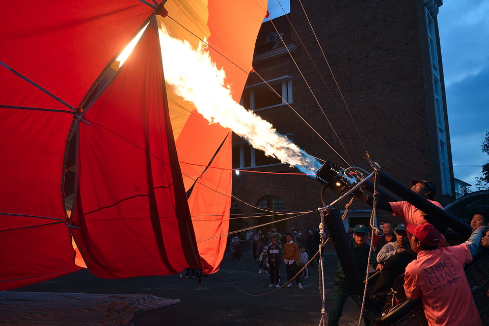 Para elevar globos aerostáticos, se inyecta gas licuado del petróleo (LPG) (Fuente:VNA)