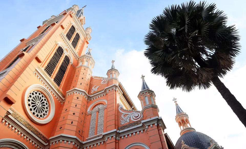 La iglesia de Tan Dinh tiene casi 150 años y un estilo arquitectónico romano único. (Fuente:VNA)