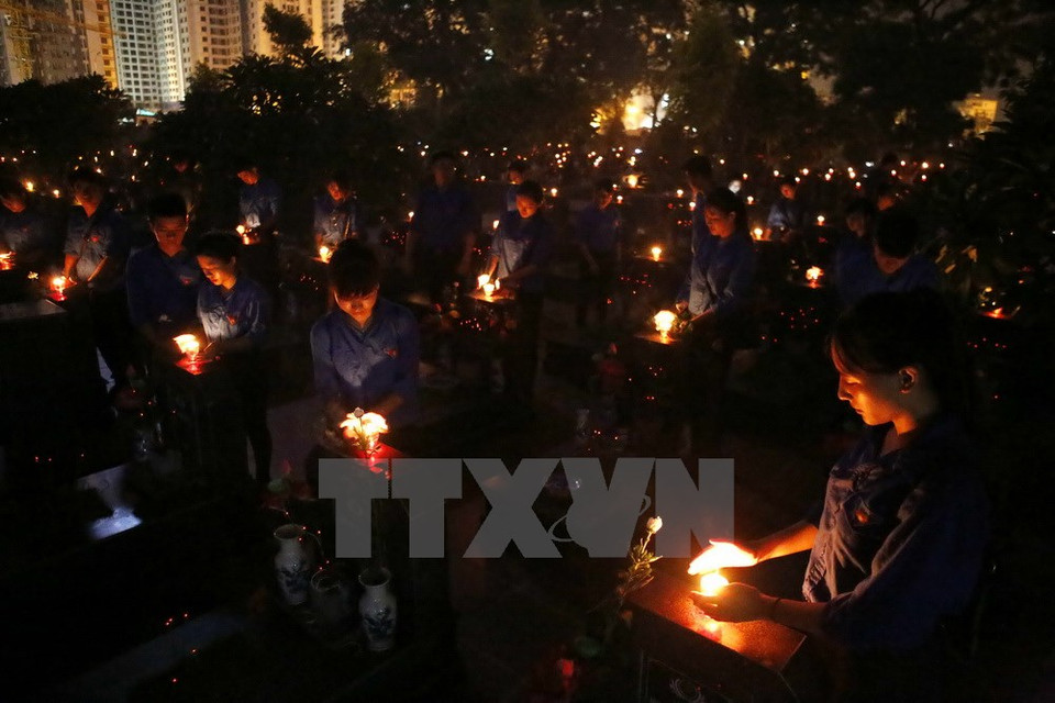 En el cementerio dedicado a los mártires Mai Dich, Hanoi (Fuente: VNA)