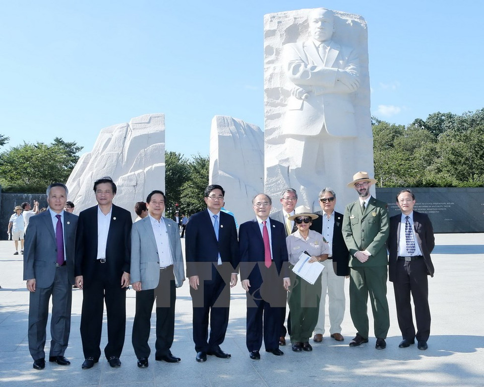 Sinh Hung visitó el Monumento del difunto presidente Abraham Lincoln (Fuente: VNA)