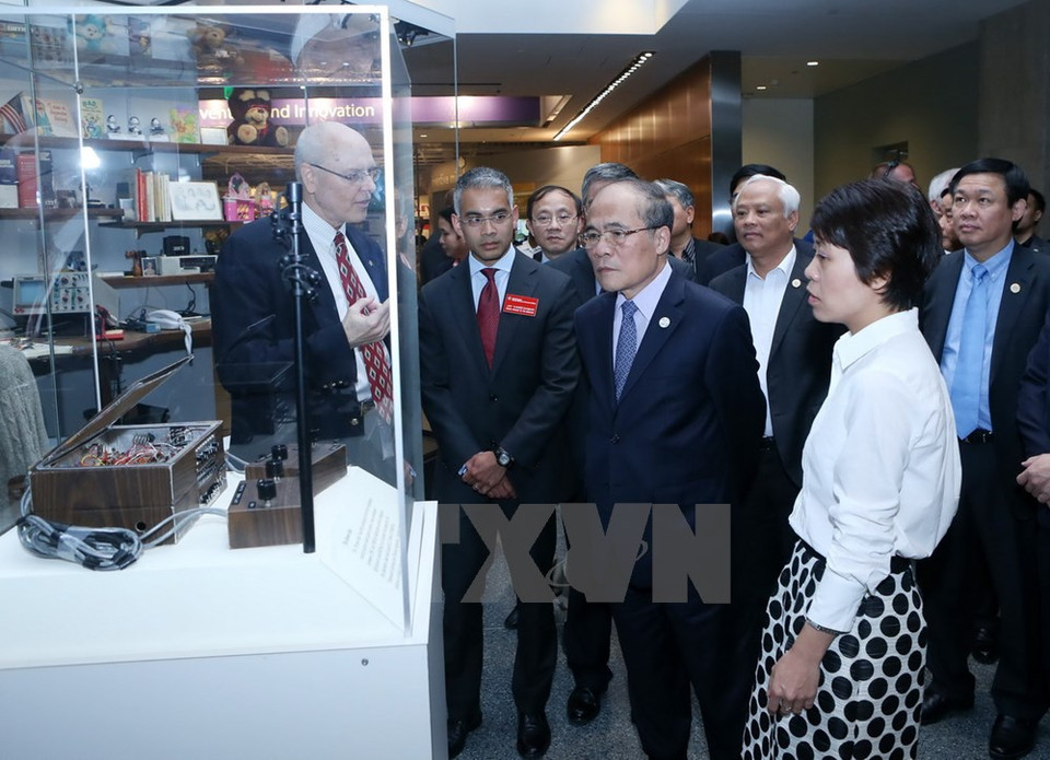 Sinh Hung visitó el Museo Nacional de Historia (Fuente: VNA)