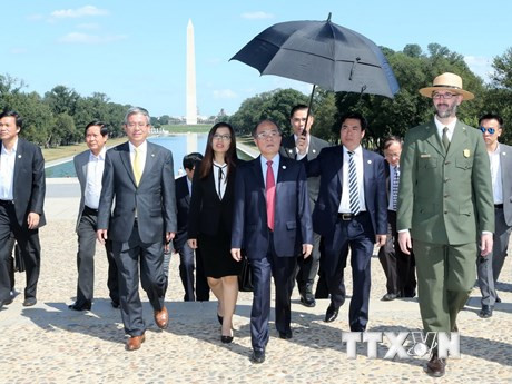 El líder parlamentario vietnamita en el sitio dedicado al pastor Marin Luther King (Fuente: VNA)