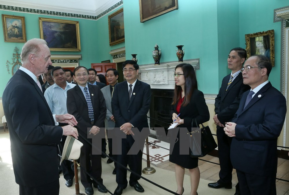 Sinh Hung visitó sitio dedicado al primer presidente de Estados Unidos, George Washington (Fuente: VNA)