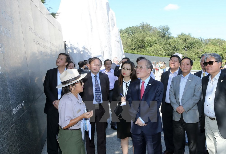 Sinh Hung visitó el Monumento del difunto presidente Abraham Lincoln (Fuente: VNA)