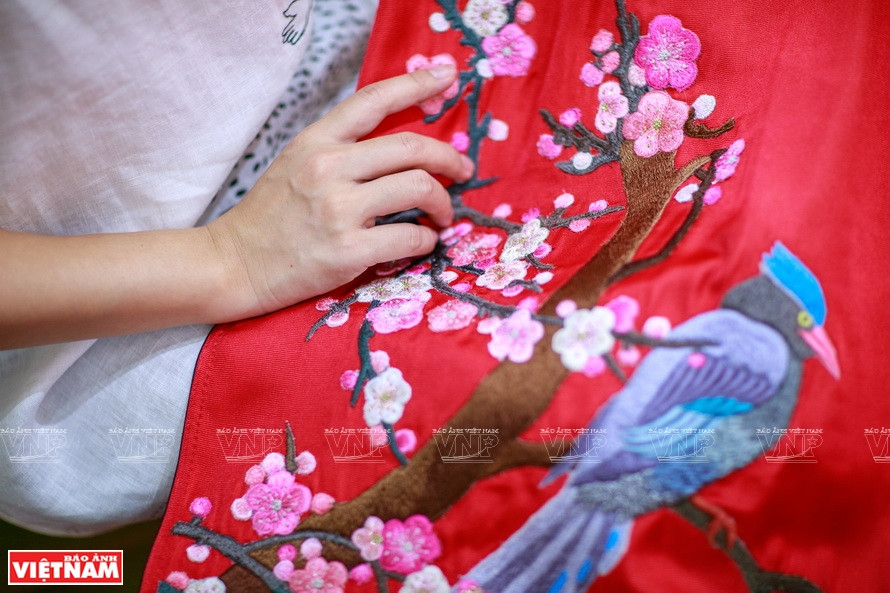 Dependiendo del nivel de lujo, muchos de los detalles hechos a mano para los diseños de una colección tardan en completarse (Fuente: VNA)