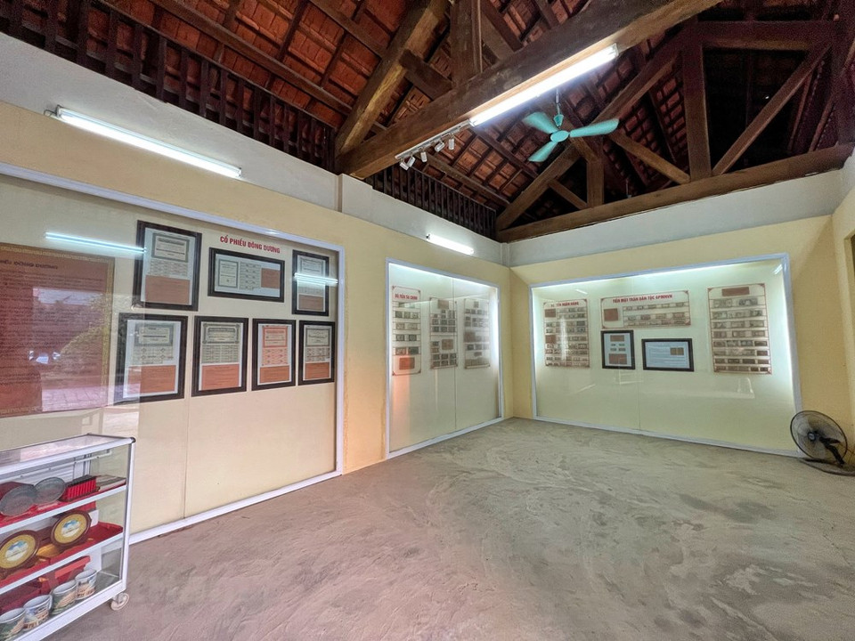 La edificación fue catalogada como reliquia nacional por el Ministerio de Cultura, Deportes y Turismo de Vietnam en 2007. Con su impronta y significado especial, la zona de reliquia histórica de la fábrica de impresión de dinero en la plantación de Chi Ne recibió, el 14 de febrero de 2014, un récord Guinness de Vietnam como la primera fábrica de impresión de dinero del país. La plantación de Chi Ne fue levantada a finales del siglo XIX con una superficie de más de siete mil 300 hectáreas. En 1943, el dueño de esta plantación fue un francés que la vendió a la familia del patriota Do Dinh Thien por dos mil taels de oro. (Foto: Vietnam+) 