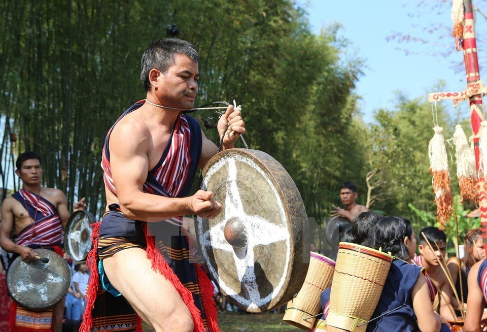 Tocan "gongs" en el festival. (Fuente: VNA)