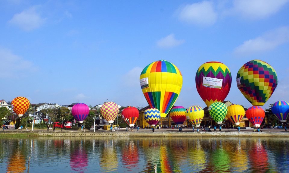 Presentación de globos aerostáticos en el festival (Fuente: VNA) 