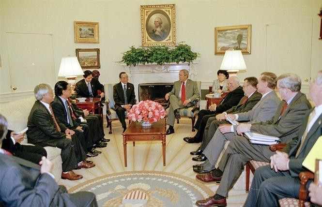 Phan Van Khai, primer ministro de Vietnam, dialogó con el presidente estadounidense G.J.Bush en la Casa Blanca en junio de 2005, durante la primera visita a Estados Unidos de un jefe del gobierno del país indochino después de 30 años del fin de la guerra. (Foto: VNA)