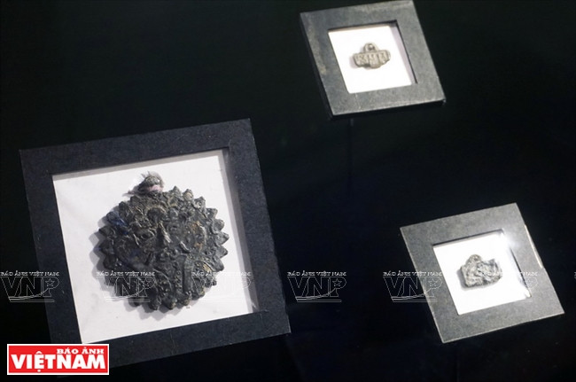 Diferentes tipos de talismanes de metal (Foto: VNA)